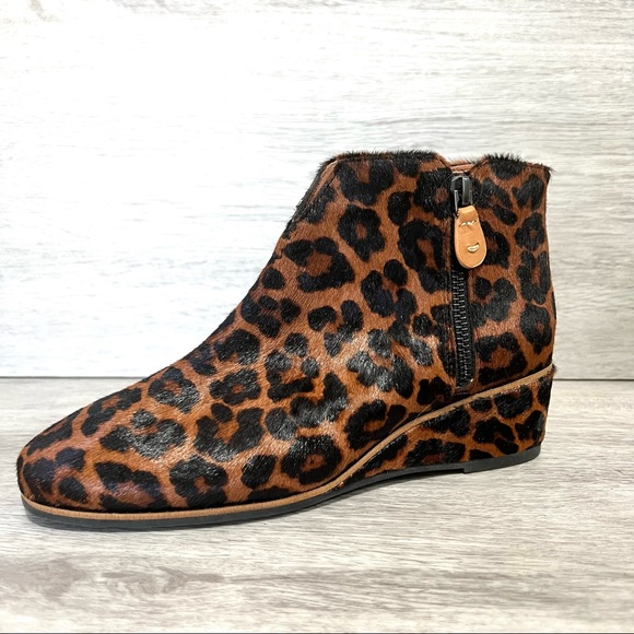 NWT Kenneth Cole Gentle Souls Ella Leopard Print Calf Hair Wedge Bootie - Sz 6.5 - Picture 1 of 16